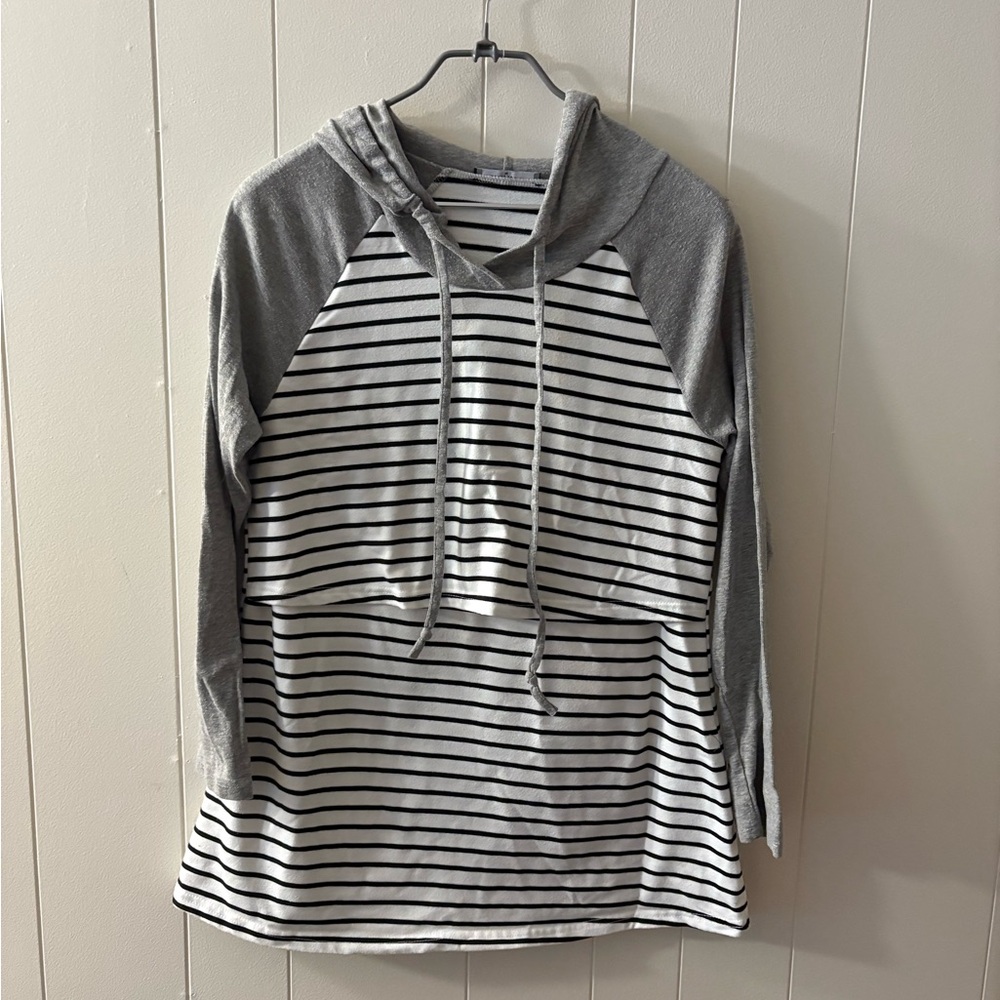 Quinee Striped Gray and White Women's Hoodie Medium Casual Top